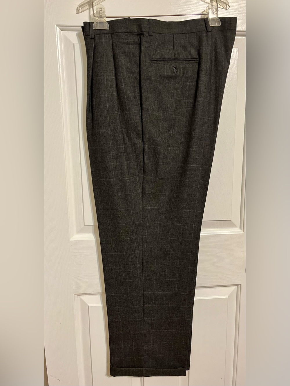 Jones New York S&K Famous Brands Men's Charcoal Suit Blazer and Trousers - Picture 4 of 4